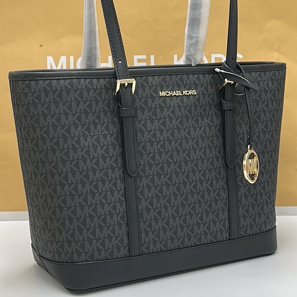 MICHAEL KORS
Jet Set Travel Logo Top-Zip Tote Bag
BLACK SIGNATURE COLOR - Picture 5 of 16